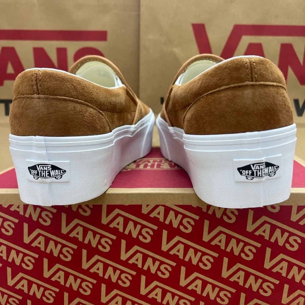 Vans NUBUCK Classic Slip-On Platform Shoe
Stackform Sneakers 
Nubuck Chipmunk - Picture 10 of 16